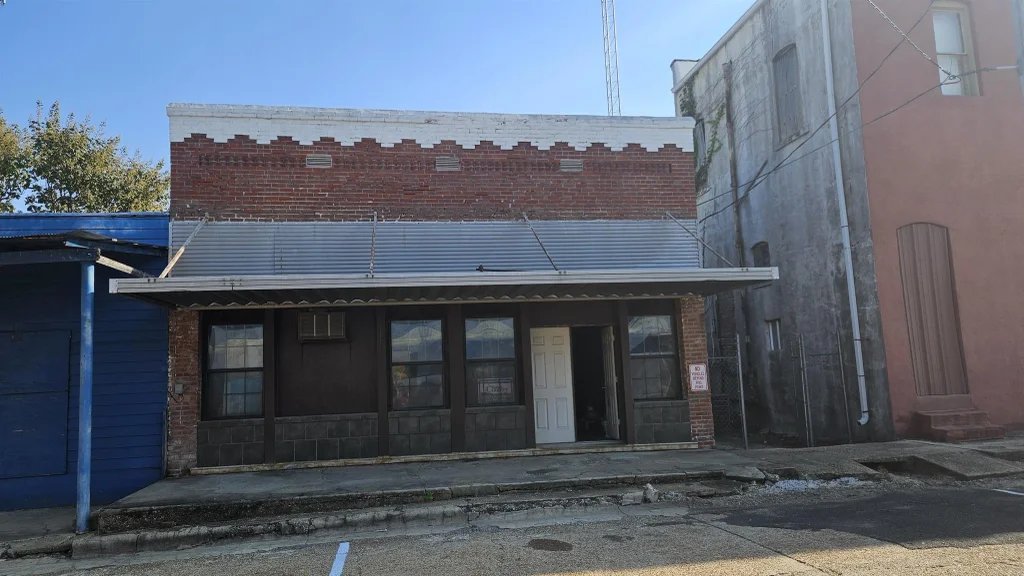 104 E 4th St, Rector