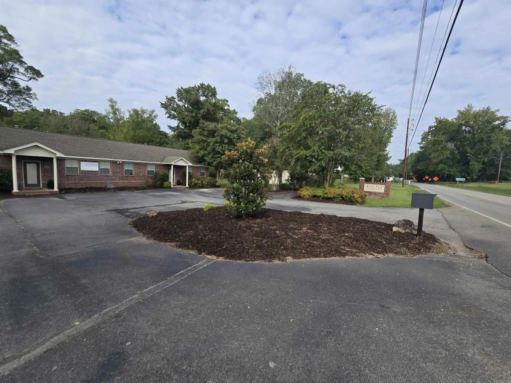 18425-18509 Kanis Road, Little Rock