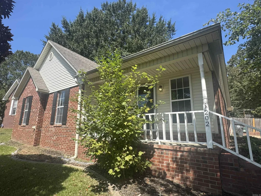 202 March Cove, Searcy