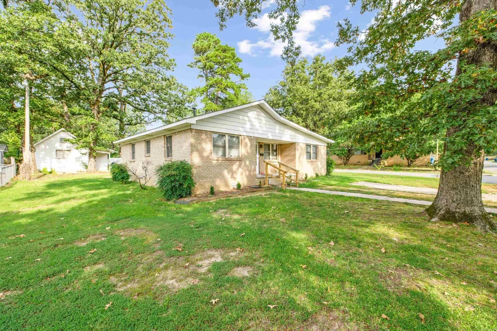 3100 Alameda Drive, Little Rock