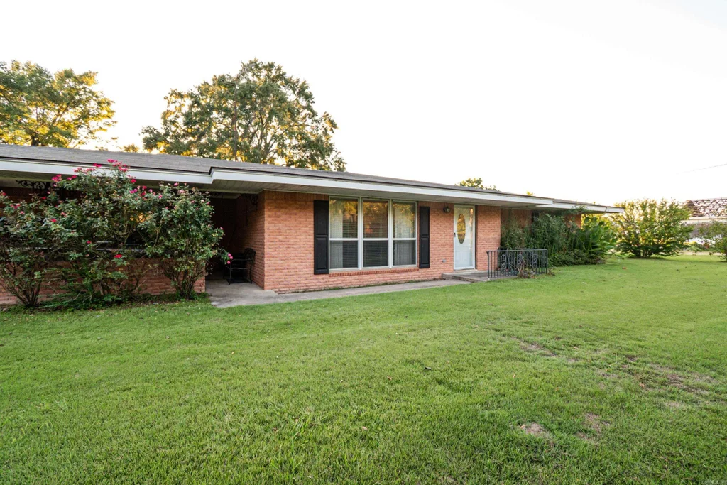 110 S Pine, Junction City