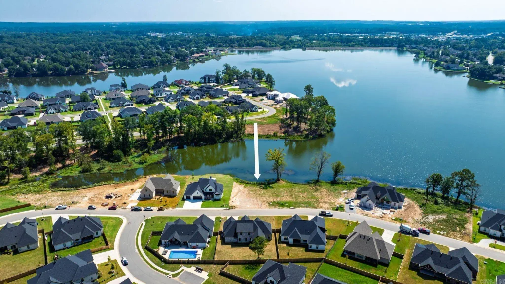 6029 Majestic Waters Drive, Benton