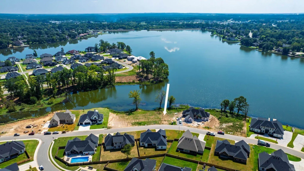 6035 Majestic Waters Drive, Benton