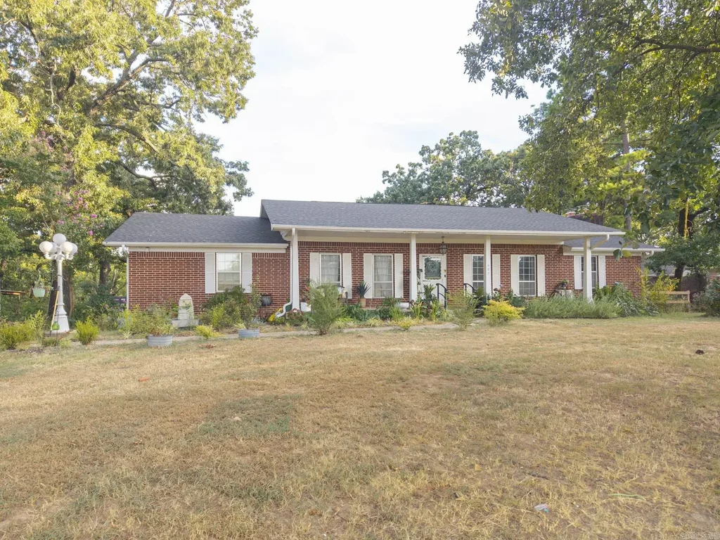 607 W Main Street, Charleston