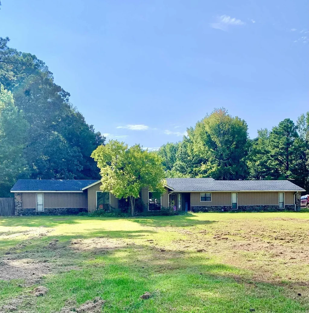 8128 Cross Road, Pine Bluff