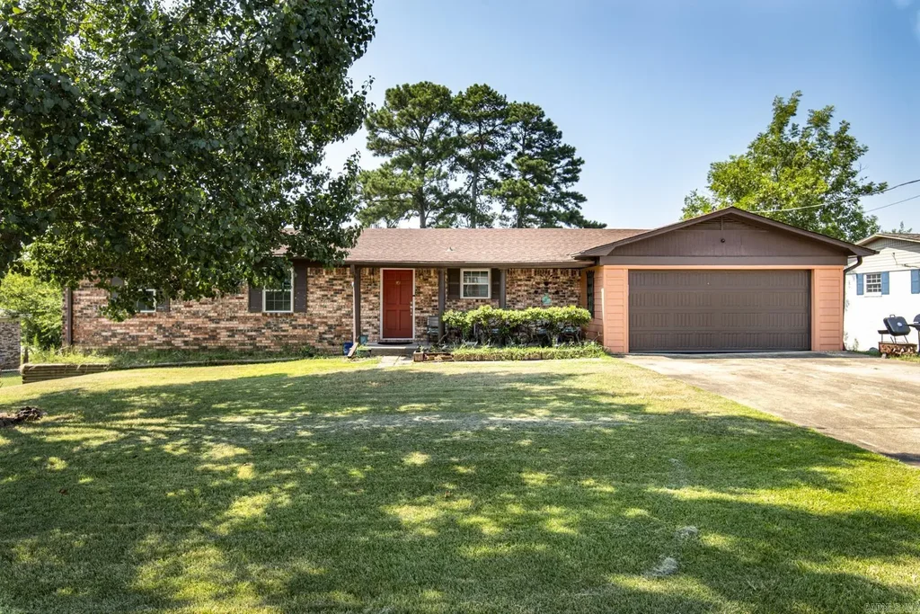 303 Mockingbird St, Hot Springs