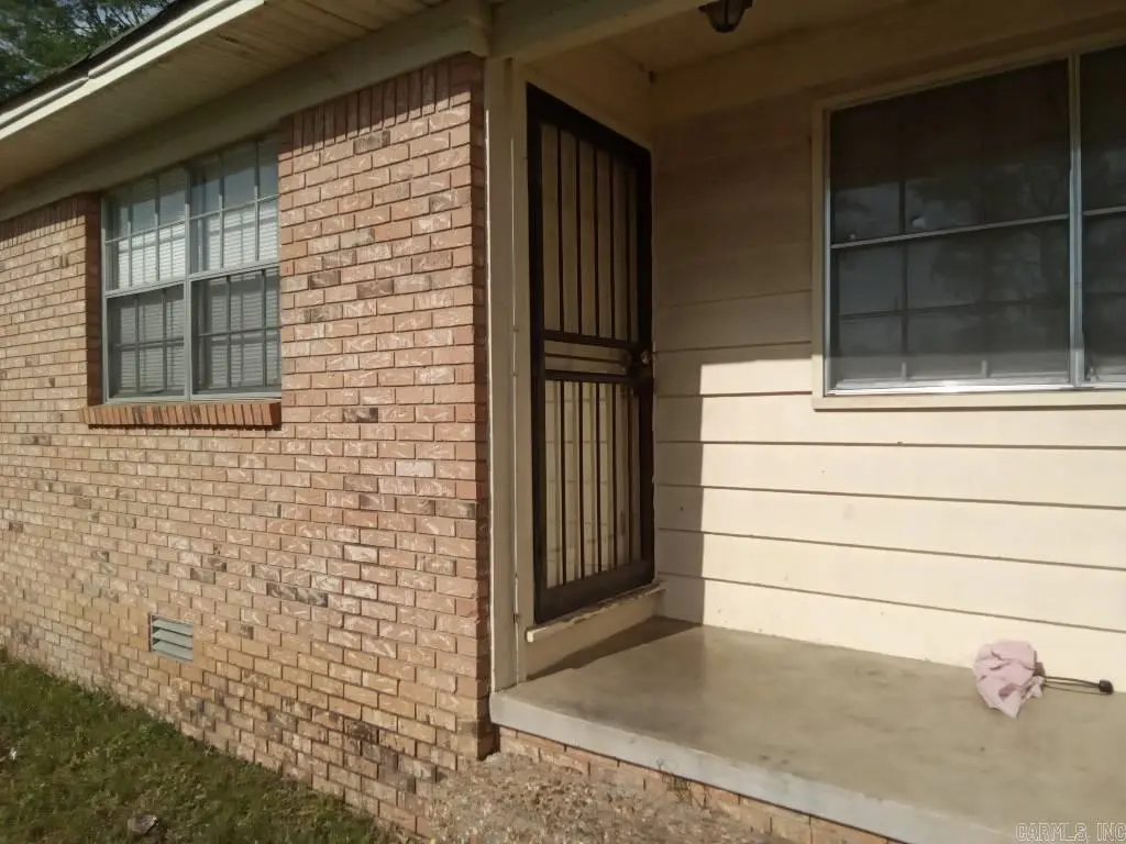 619-621 Newcastle Dr, Sherwood