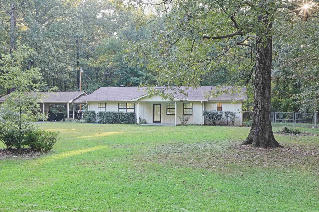 9211 Meadowood, Pine Bluff