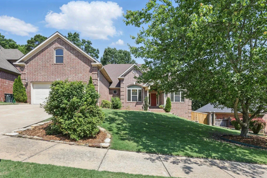 12 Woodfern Dr, Little Rock