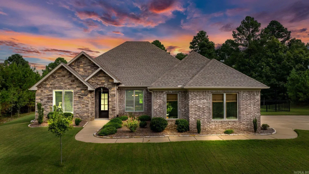 2056 Gunnison, Little Rock