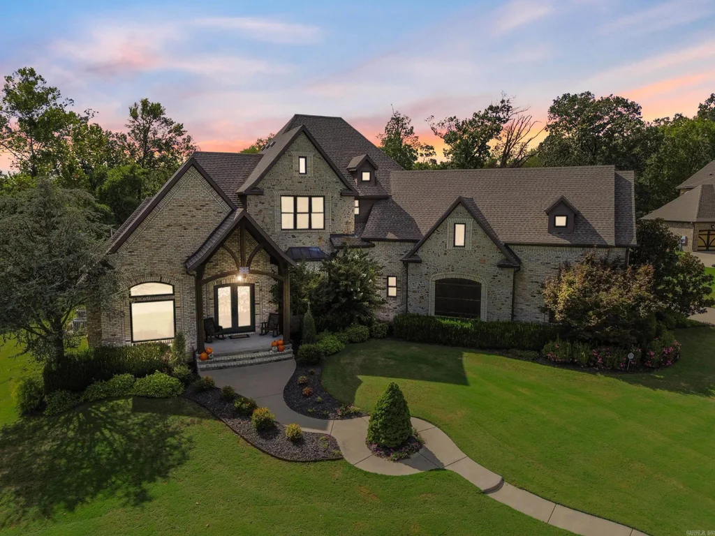 995 Beau Chalet Drive, Bentonville