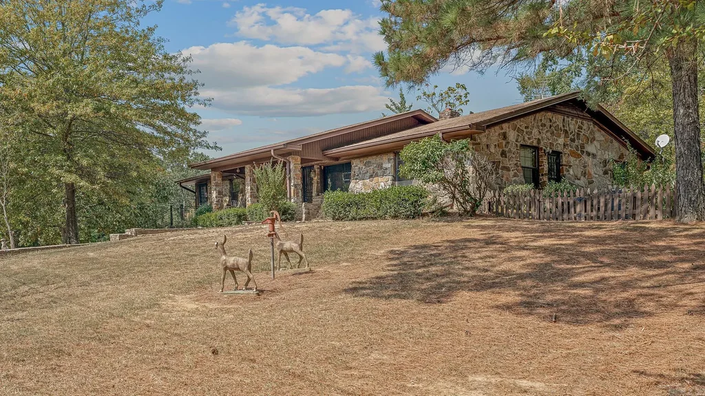 20021 E Highway 14, Harrisburg