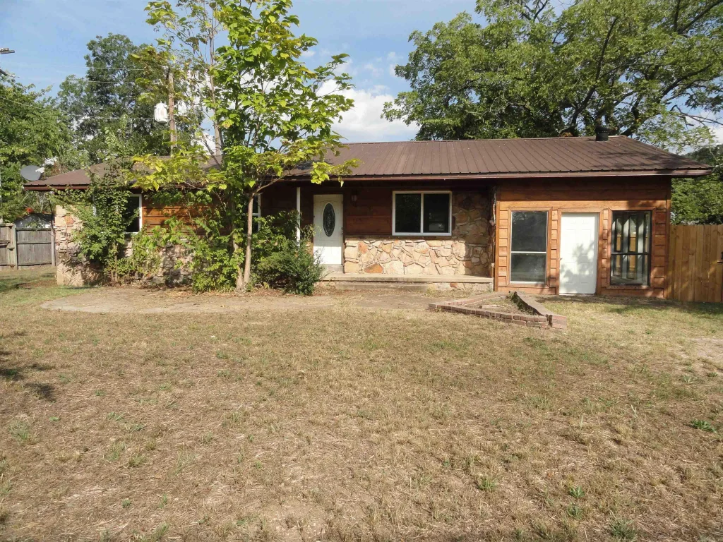 203 Range Street, Marshall