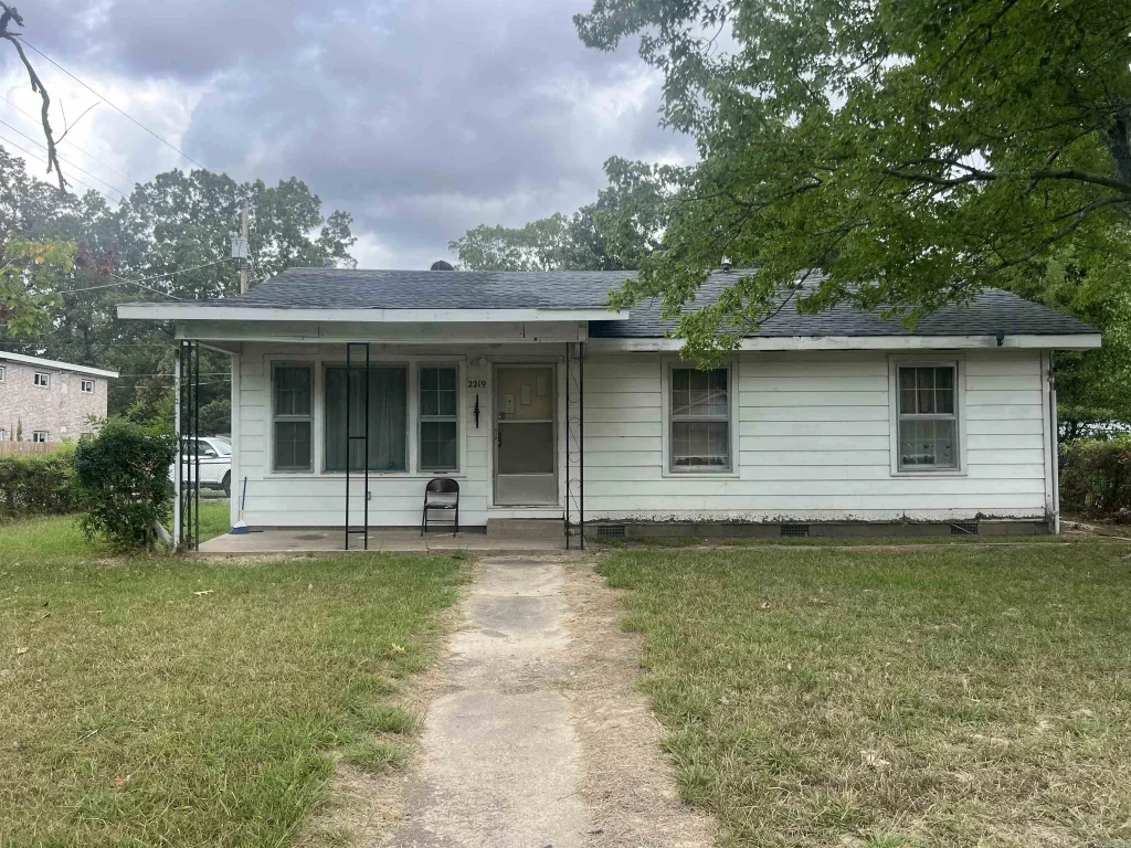 2219 W 34th, Pine Bluff