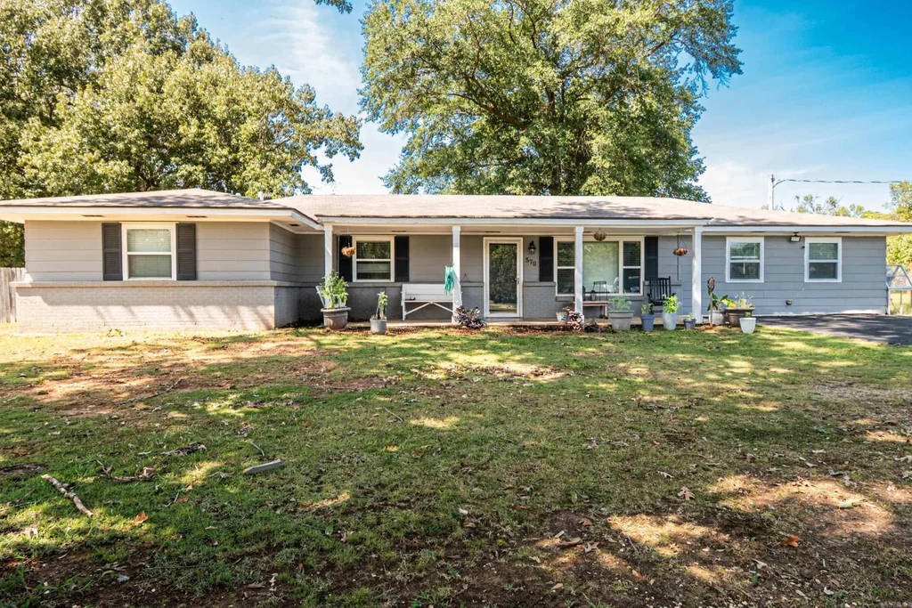 570 Us Highway 63, Warren