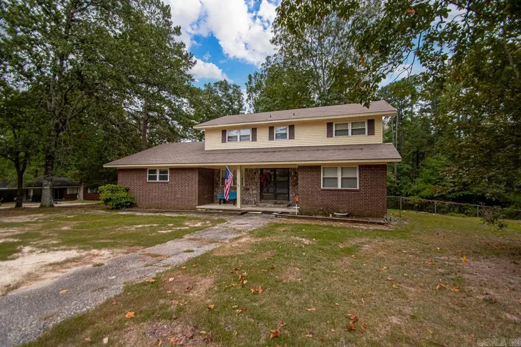 285 Pinewood Drive, Malvern