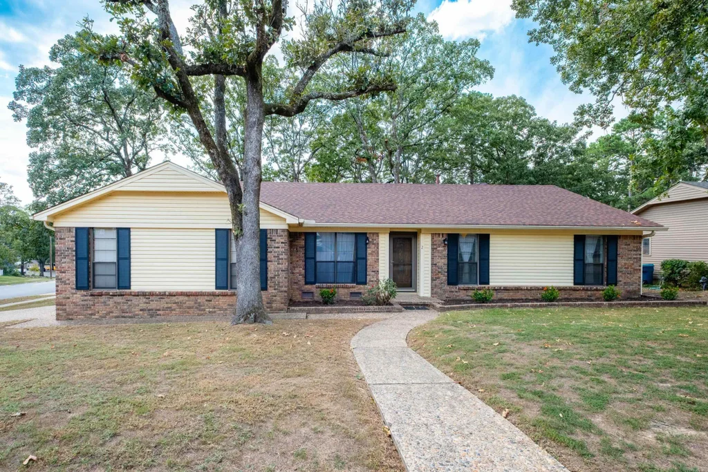 2 Wellington Court, Little Rock