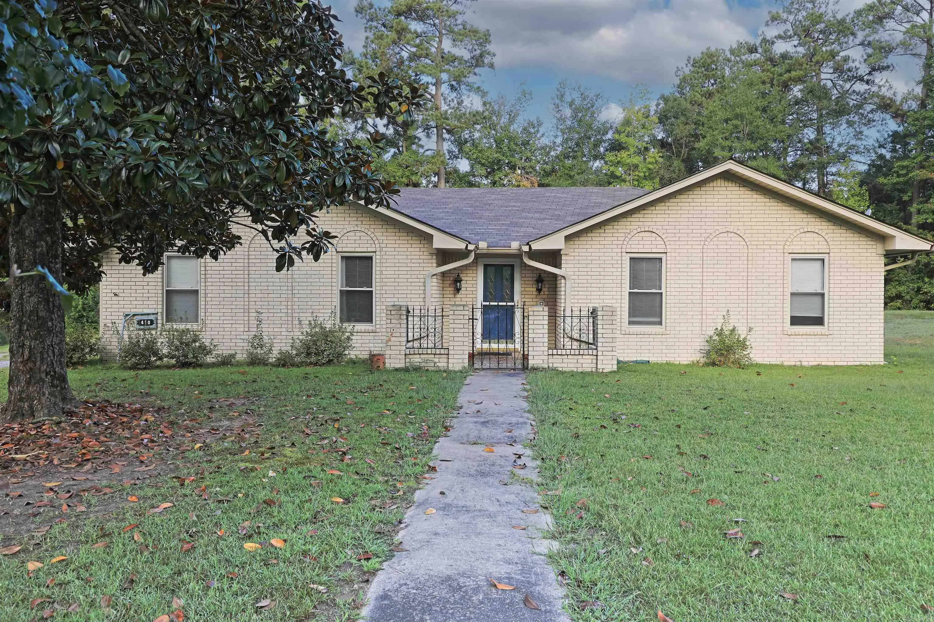 410 Rolling Hills, White Hall