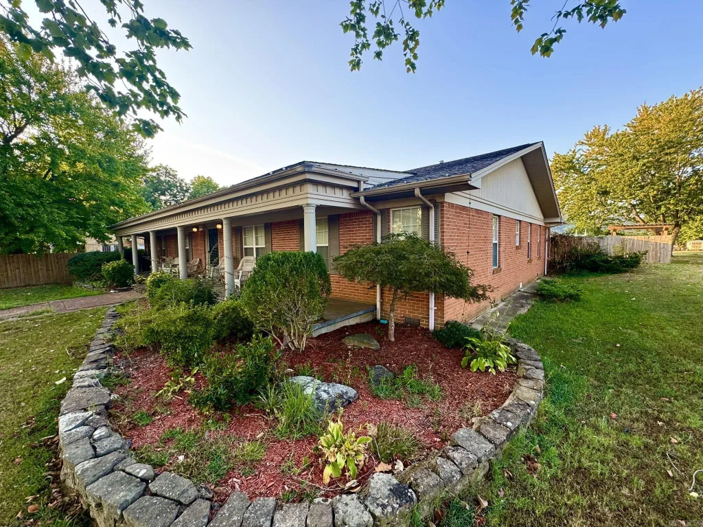 211 Service St, Mountain View