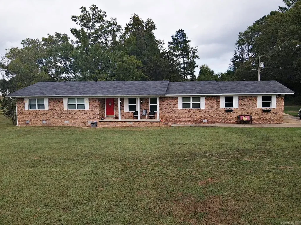 15582 84 Highway, Bismarck