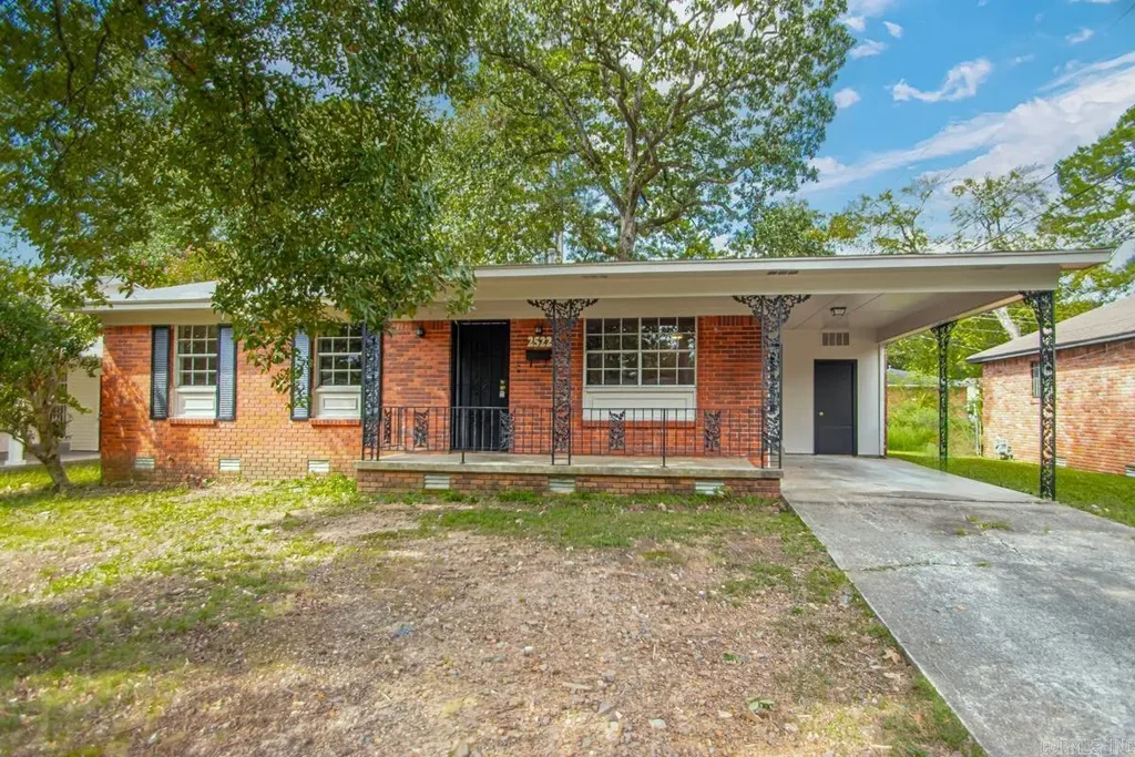 2522 Quebec, Little Rock