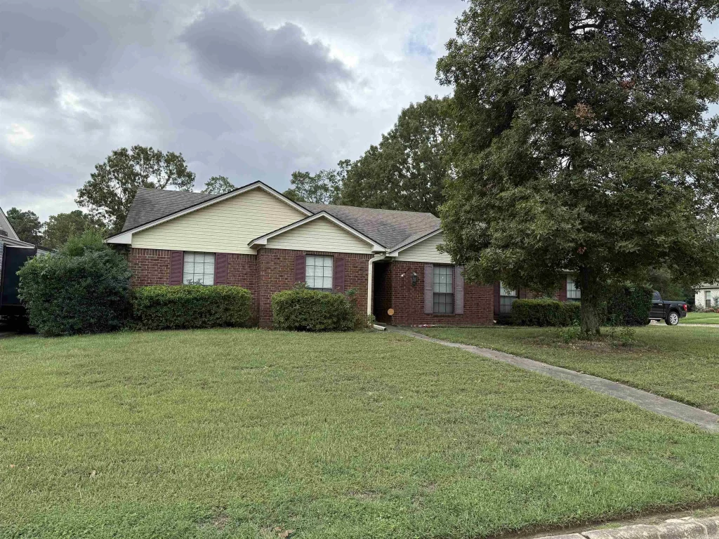 362 Regal Oaks Drive, White Hall
