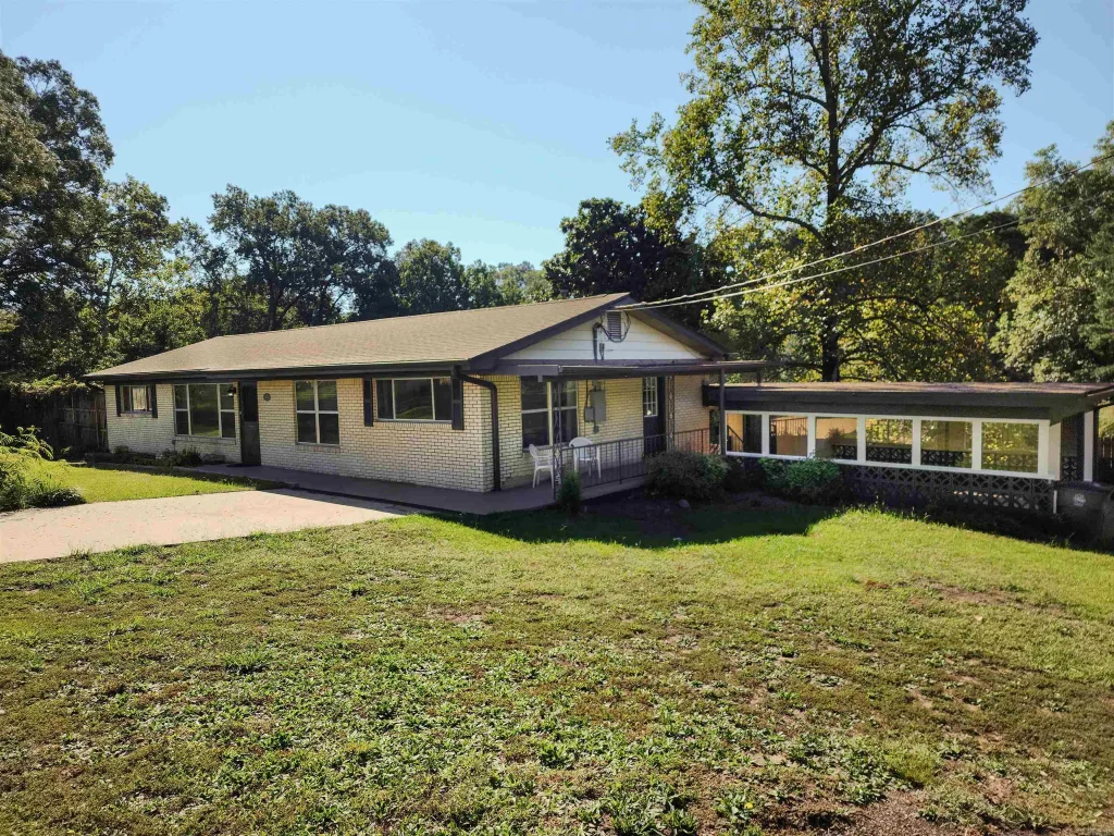 323 Lakeshore Drive, Hot Springs