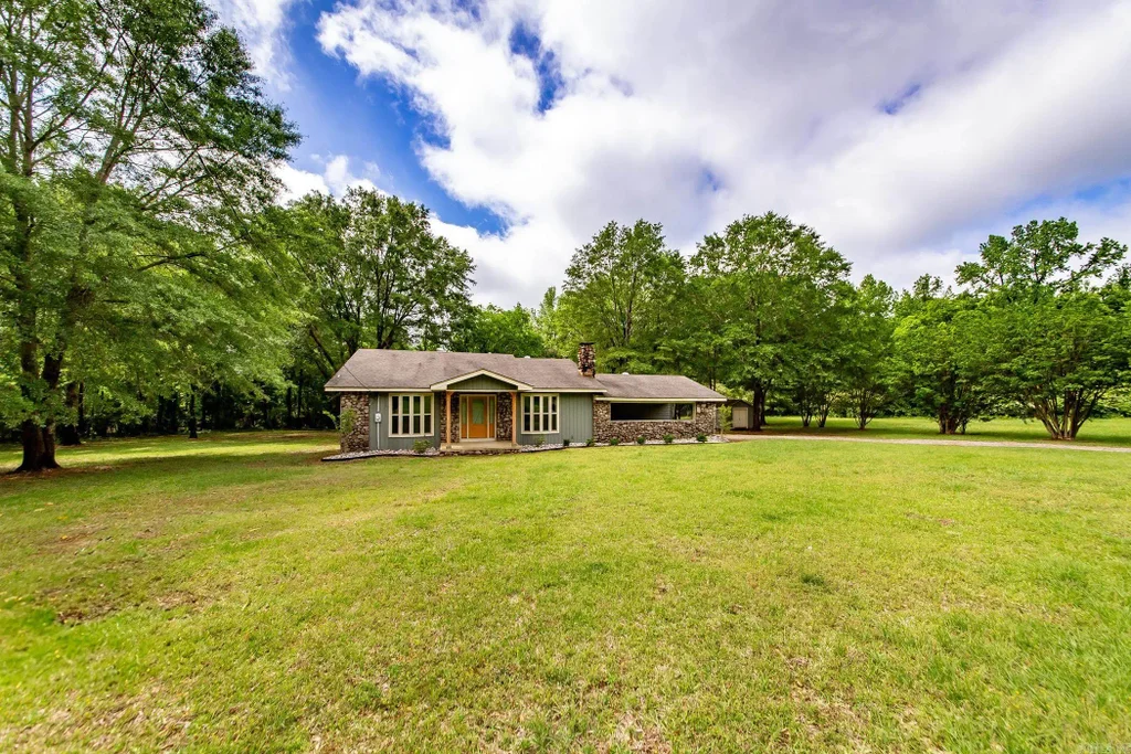 1491 Southfork Road, Gurdon
