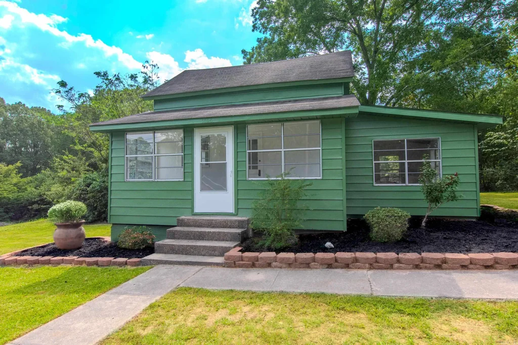 1025 Virginia Avenue, Bauxite