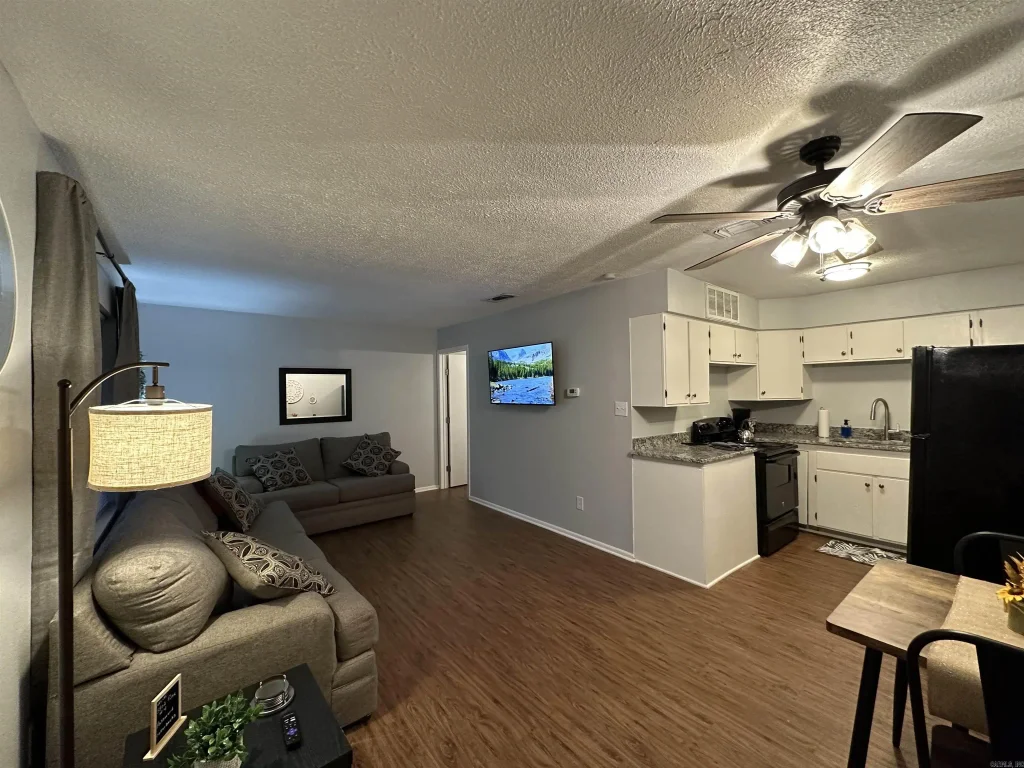 3800 Pine, Texarkana