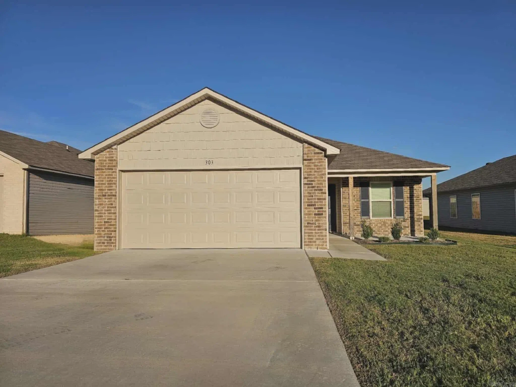 303 Rooster Road, Conway