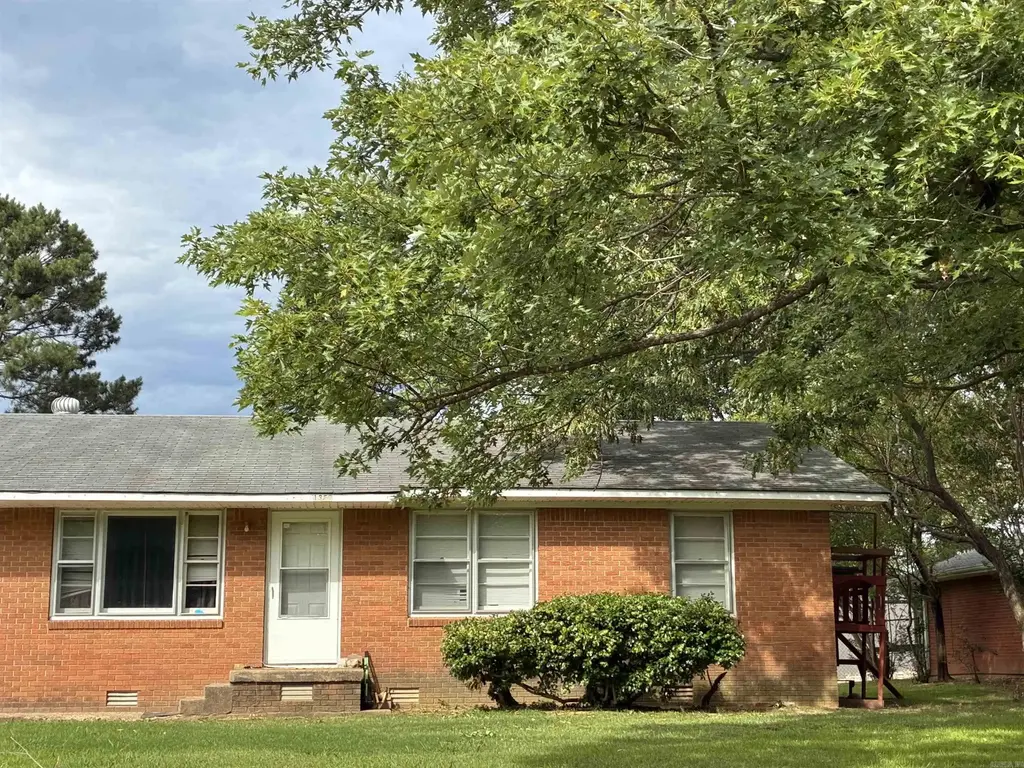 1350 W North Street, Piggott