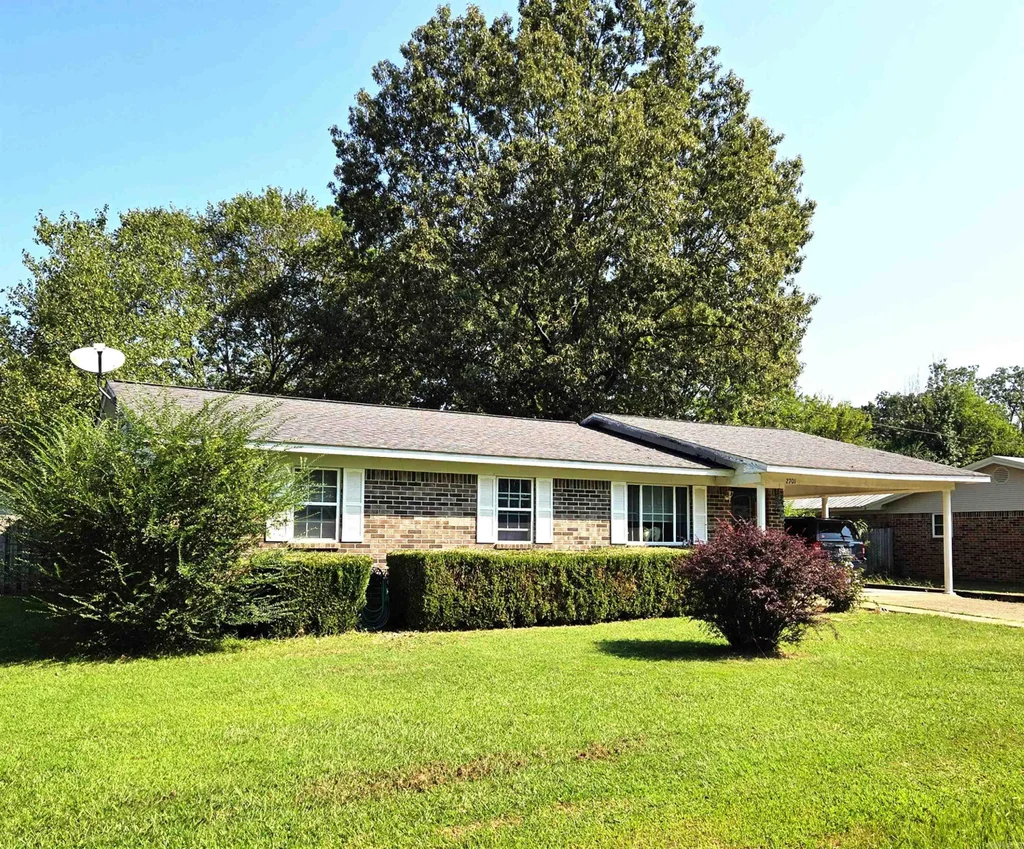 2701 Ozark Street, Mena