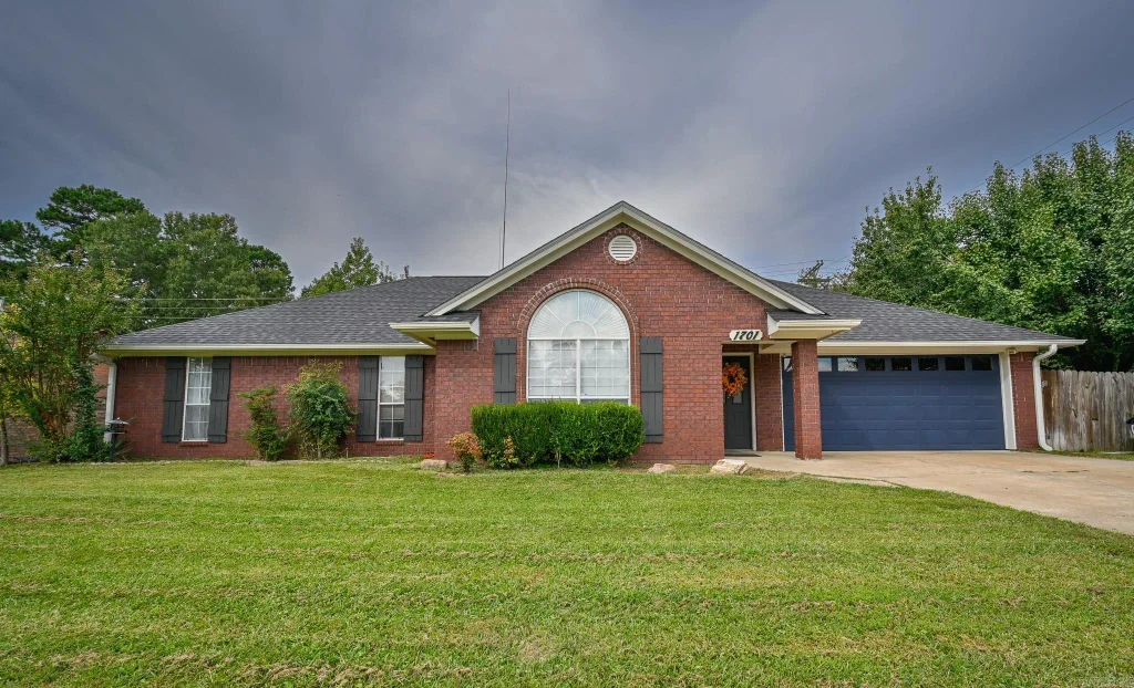 1701 Valley View Drive, Mena