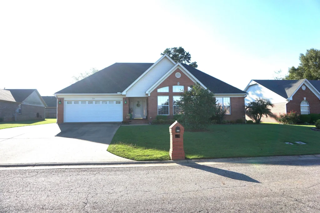 615 Chesapeake Dr, Searcy