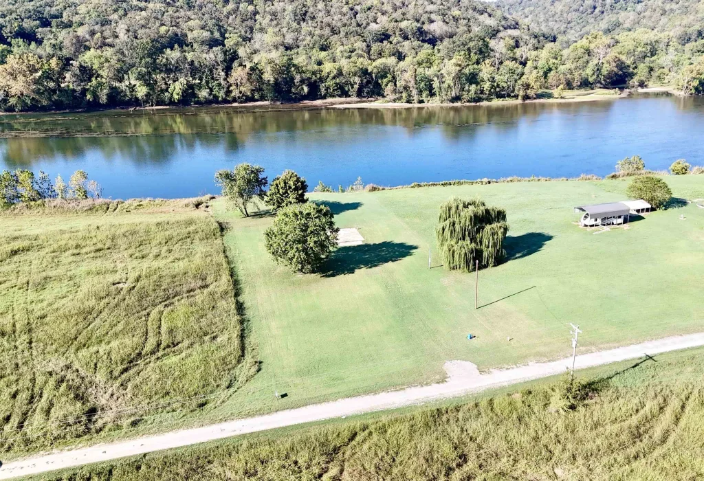 526 White River Run, Guion