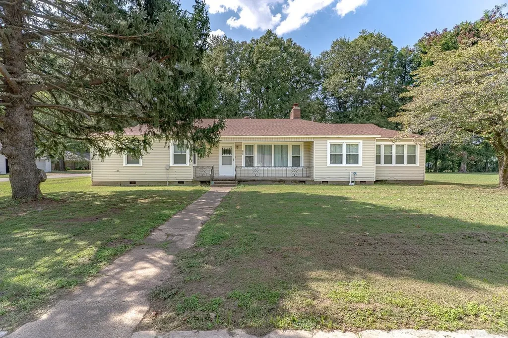 609 S Main St, Leachville