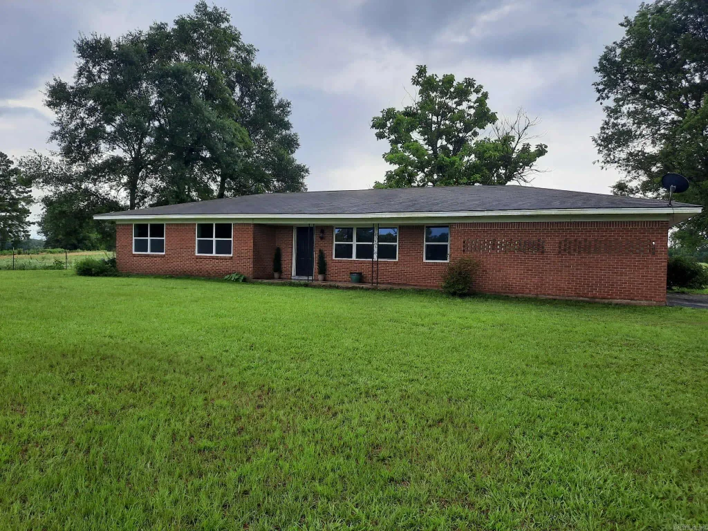 801 E Runnels Street, Mineral Sprs.