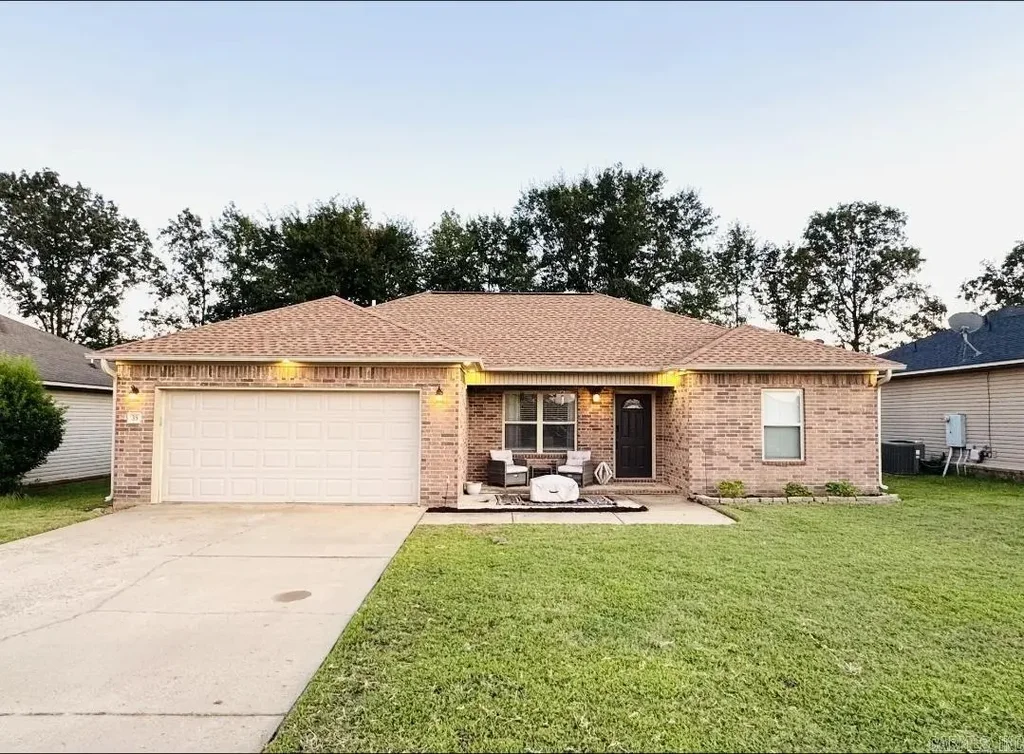 35 Green Apple Road, Ward