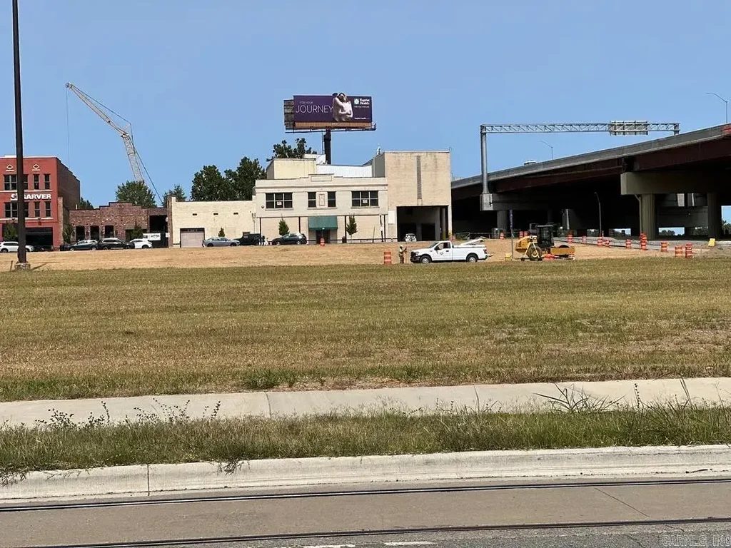 620 President Clinton, Little Rock