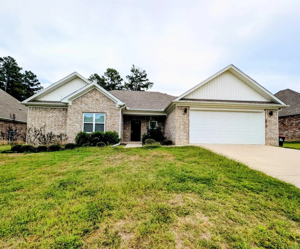 18557 Parkway Pines Drive, Bauxite