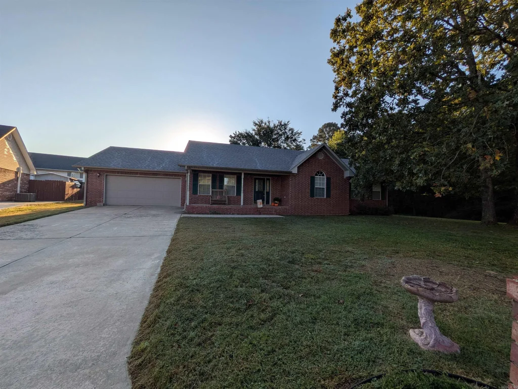 3 Redwood Dr., Clarksville