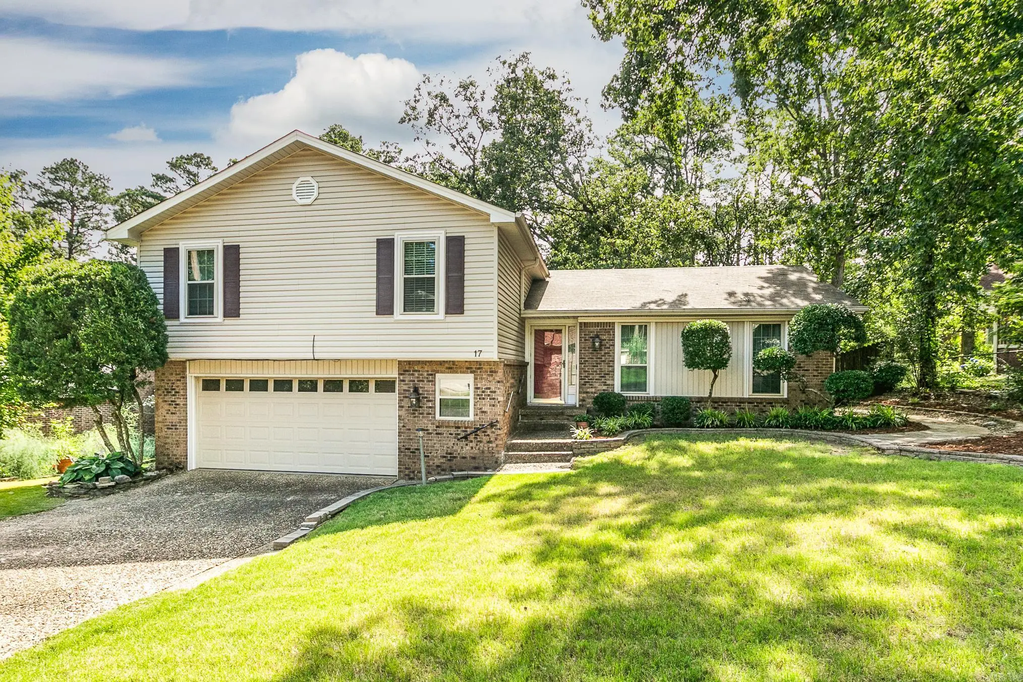 17 Point South Court, Little Rock