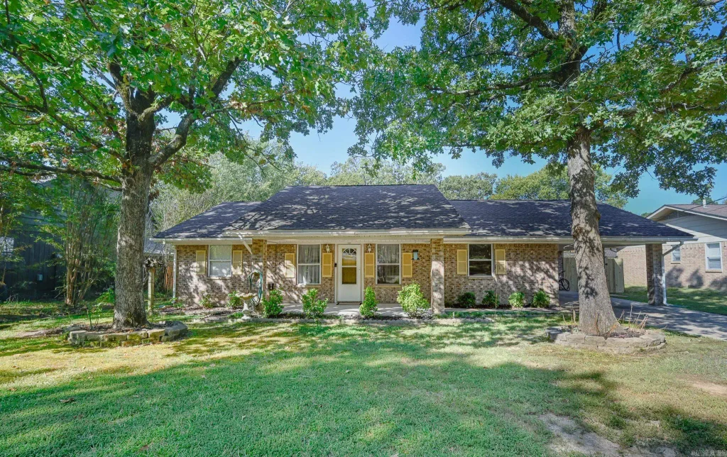 1607 Faye Street, Mena