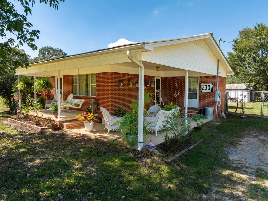 2132 Arkansas 230 Highway, Strawberry