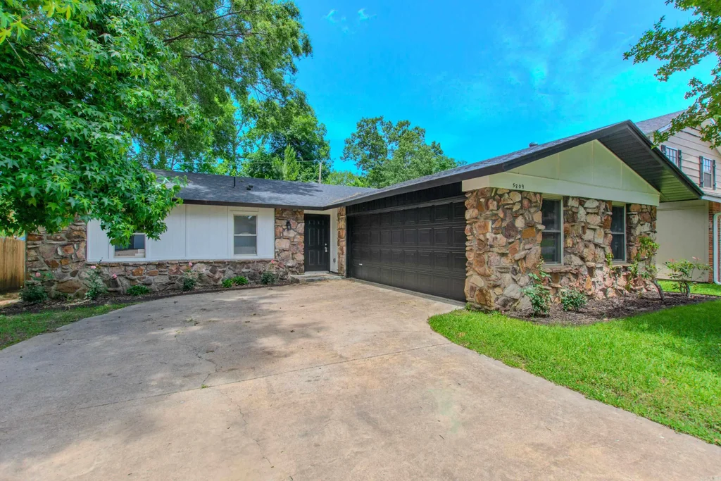 5809 N Woodview Drive, Sherwood