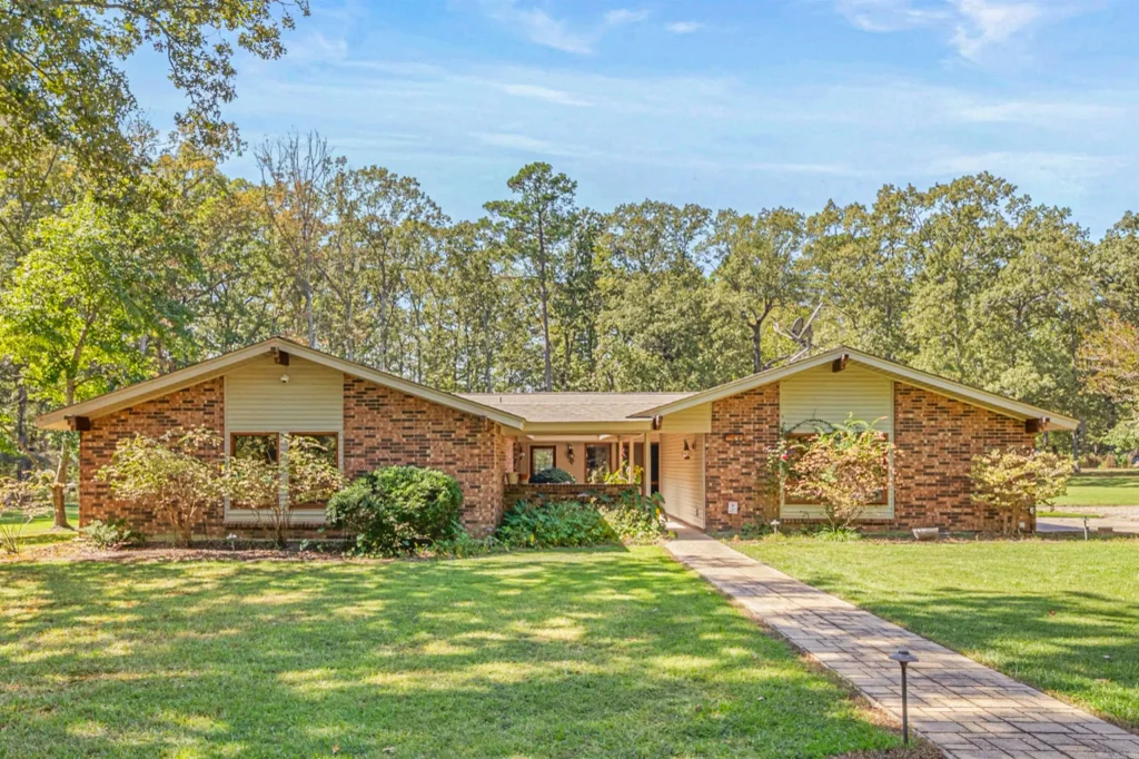 7438 Cross Road, Pine Bluff