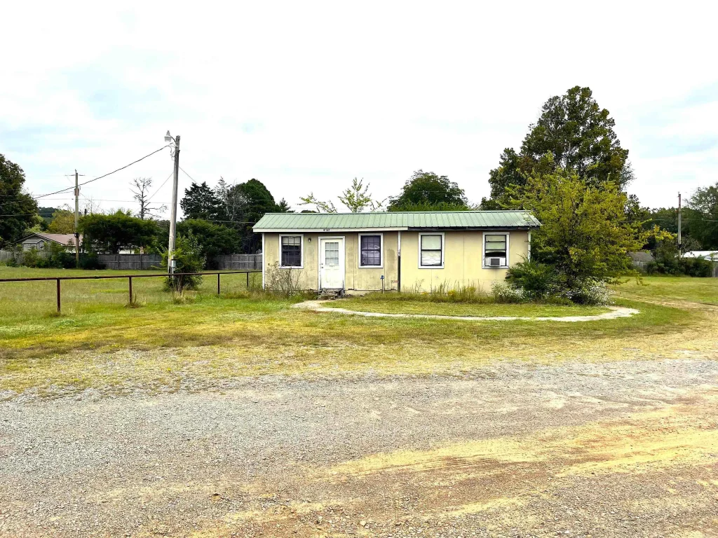 4263 Hwy 65 S, Clinton