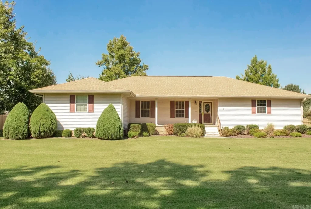 611 Pocahontas Rd, Walnut Ridge