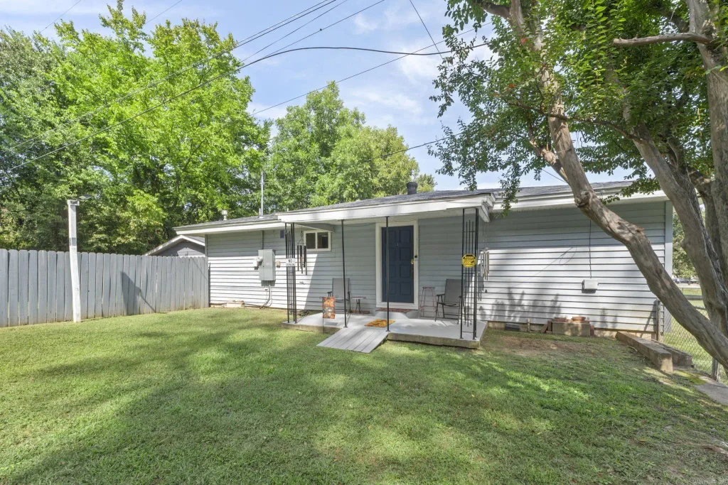 1908 S Knoxville Avenue, Russellville